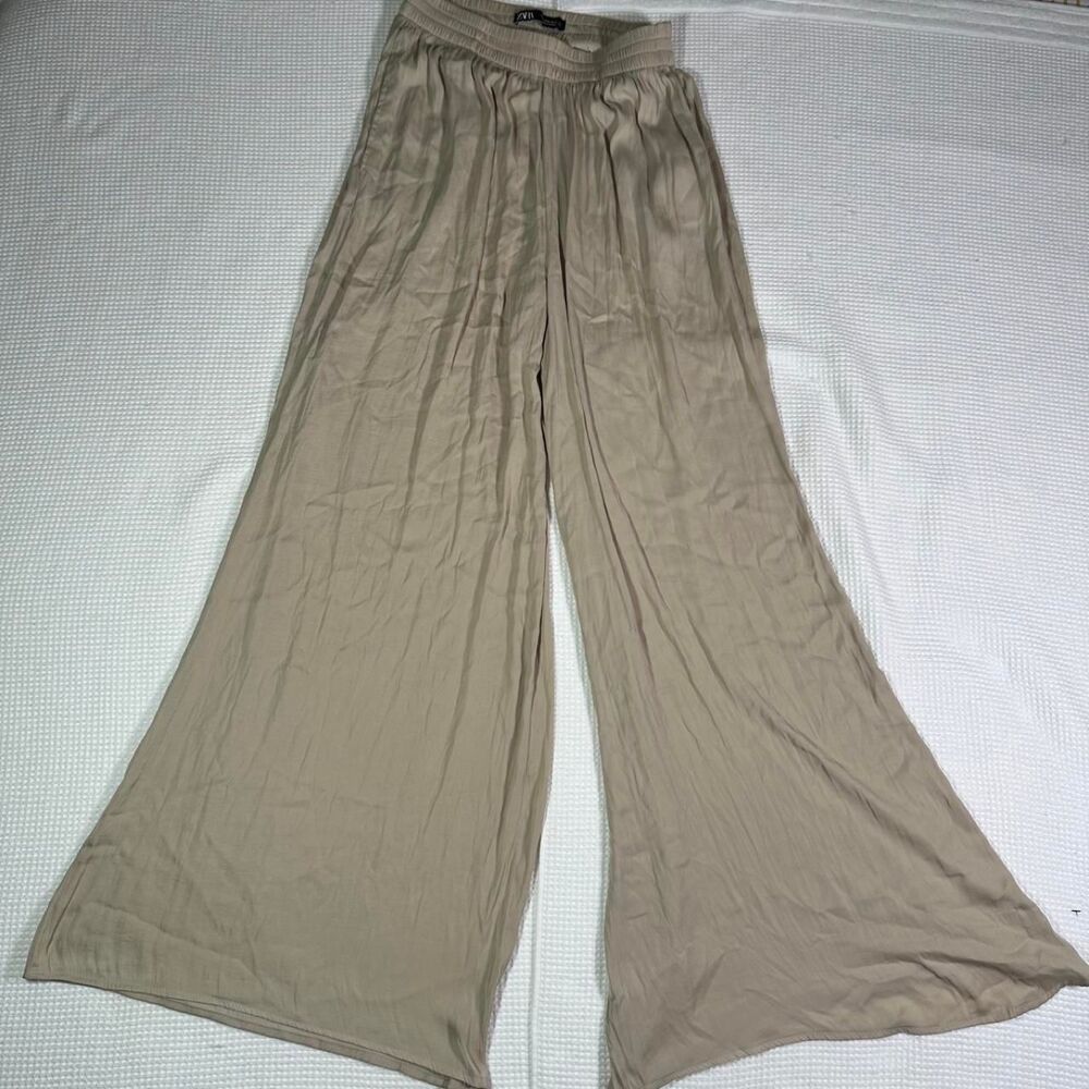Size small women’s Zara cream wide leg pants